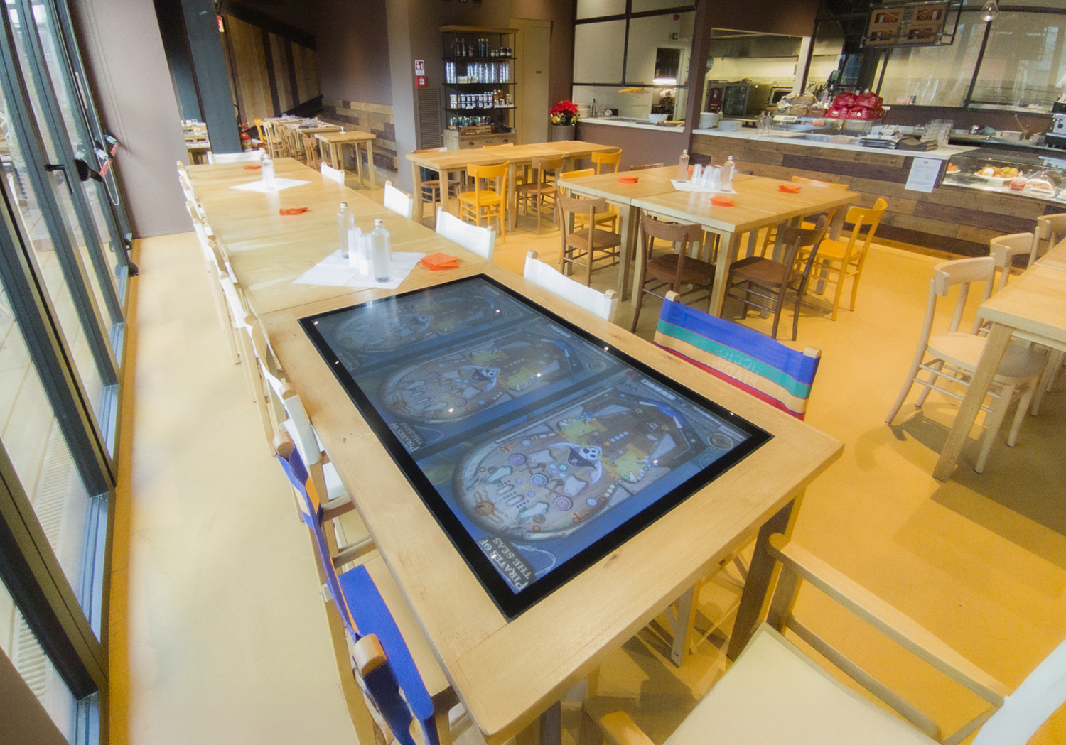 Touchwindow - LA DIGITALIZZAZIONE NEI RISTORANTI: TRA FAMILY AREA E DIGITAL MENU BOARD
