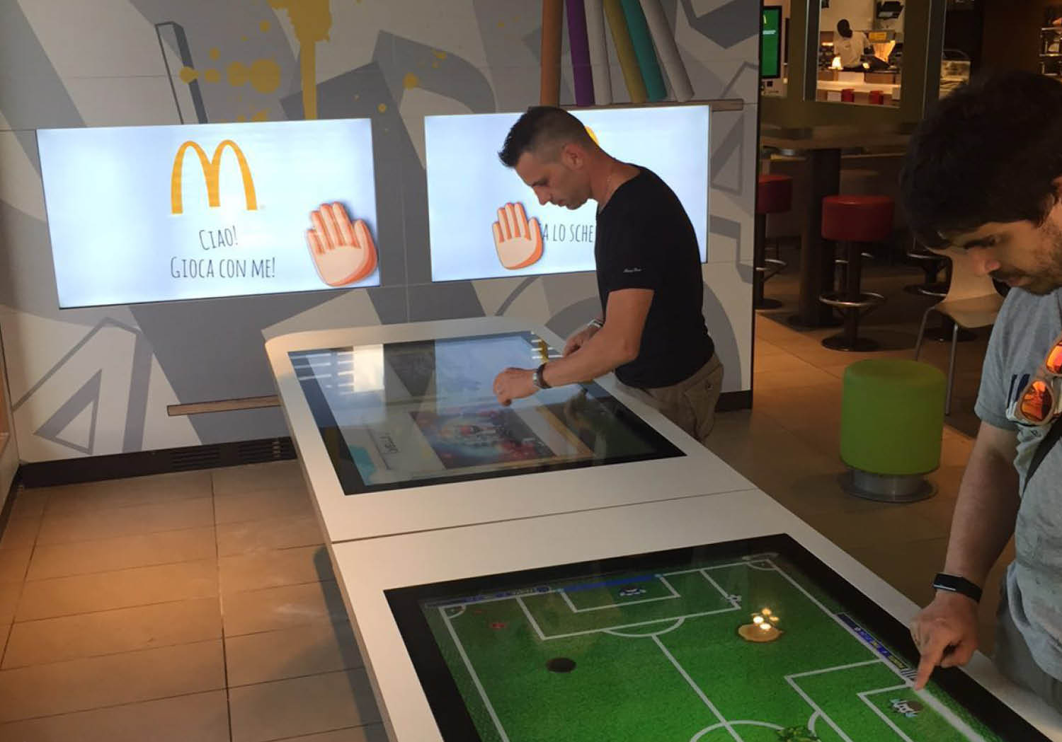 Touchwindow - LA DIGITALIZZAZIONE NEI RISTORANTI: TRA FAMILY AREA E DIGITAL MENU BOARD