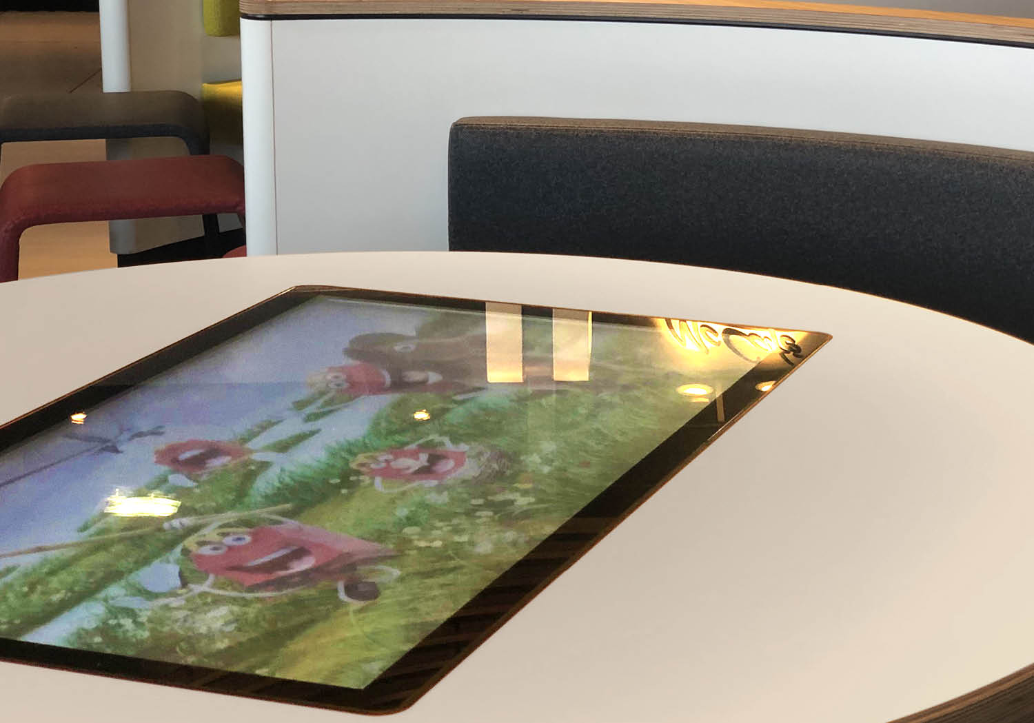 Touchwindow - LA DIGITALIZZAZIONE NEI RISTORANTI: TRA FAMILY AREA E DIGITAL MENU BOARD