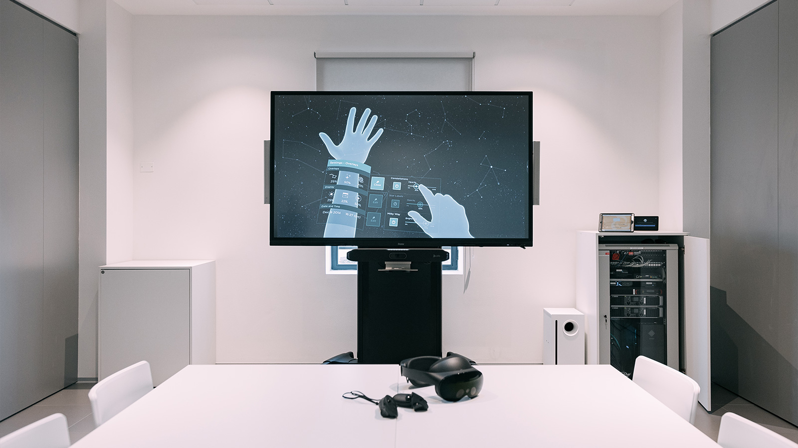 Touchwindow - Technology and furniture: integrated solutions that improve people’s well-being and work quality