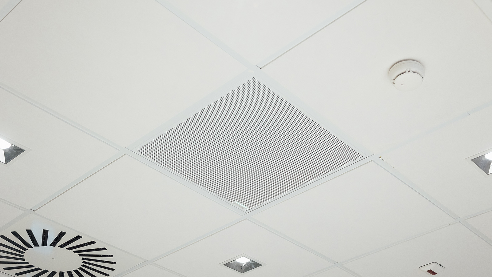 Touchwindow - Technology and furniture: integrated solutions that improve people’s well-being and work quality