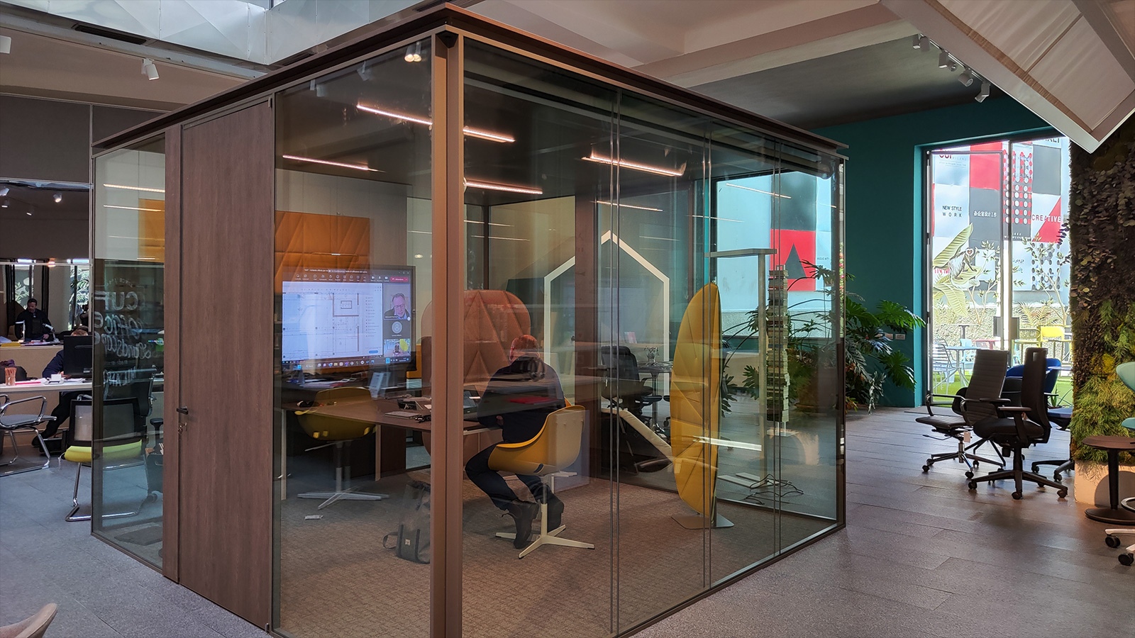 Touchwindow - Technology and furniture: integrated solutions that improve people’s well-being and work quality