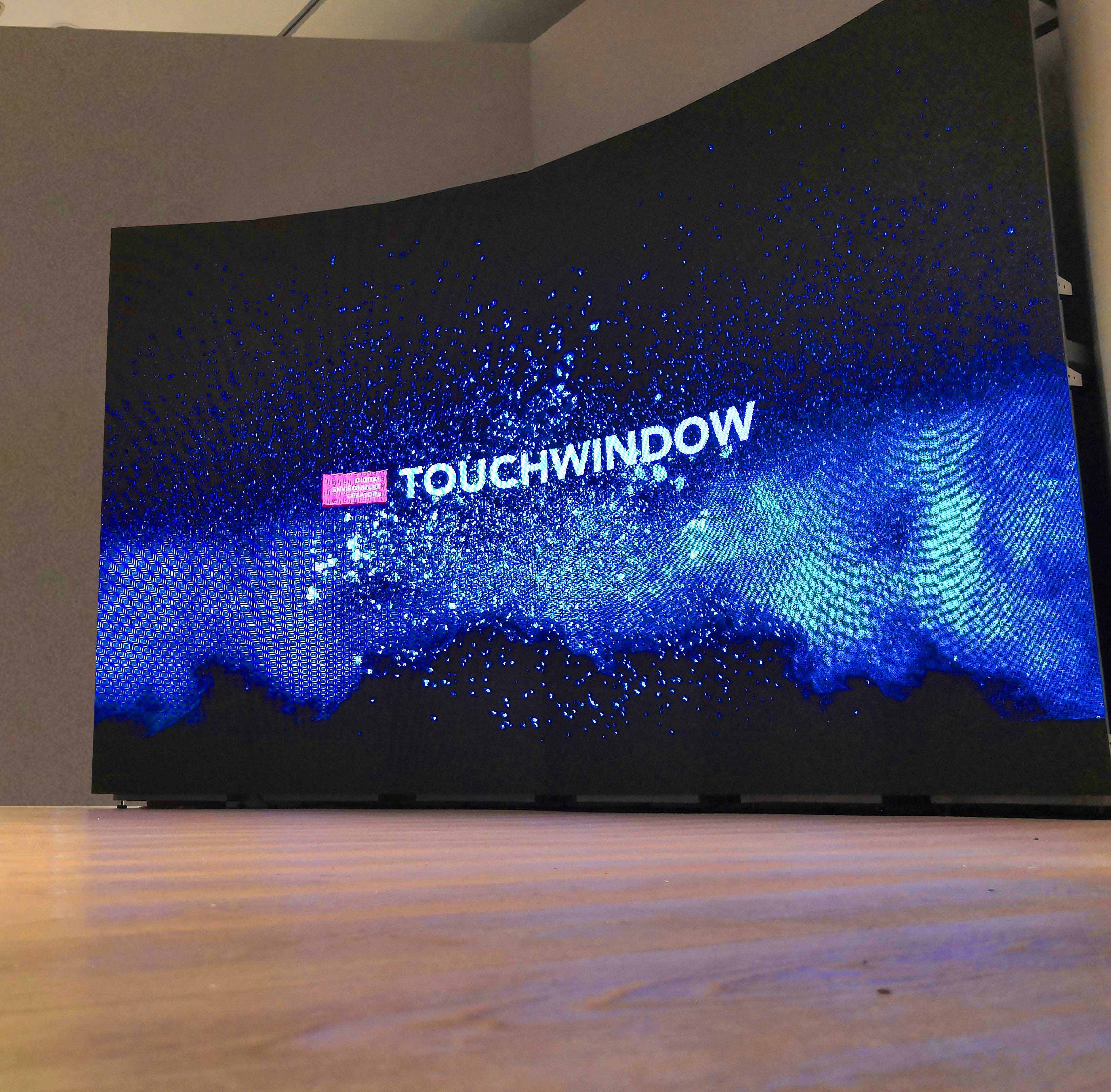 Touchwindow - Curved ledwall installed in just 5 days