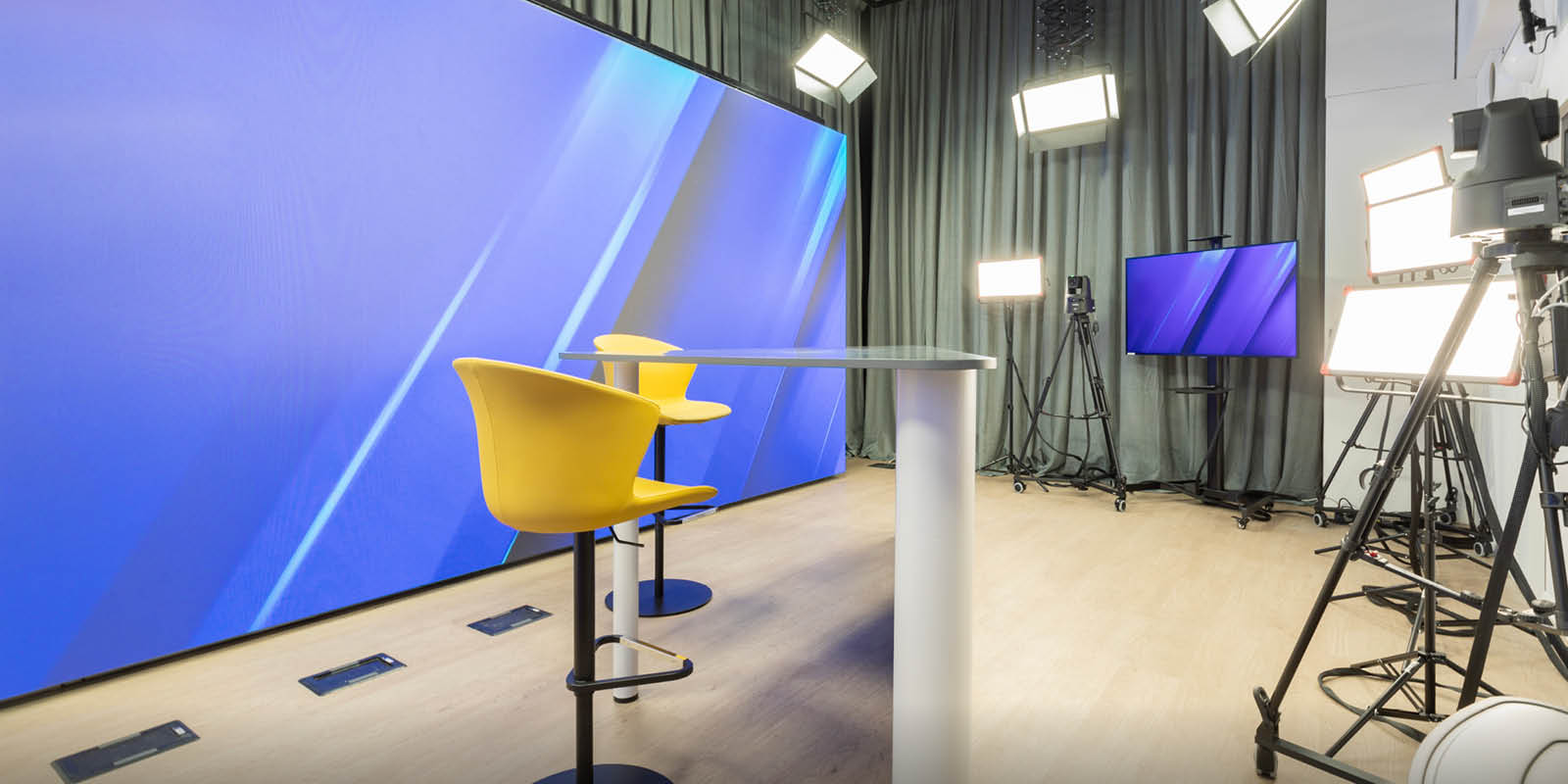 Touchwindow - THE FUTURE IS… LED: DISPLAY SYSTEMS FOR DIGITAL ENVIRONMENTS