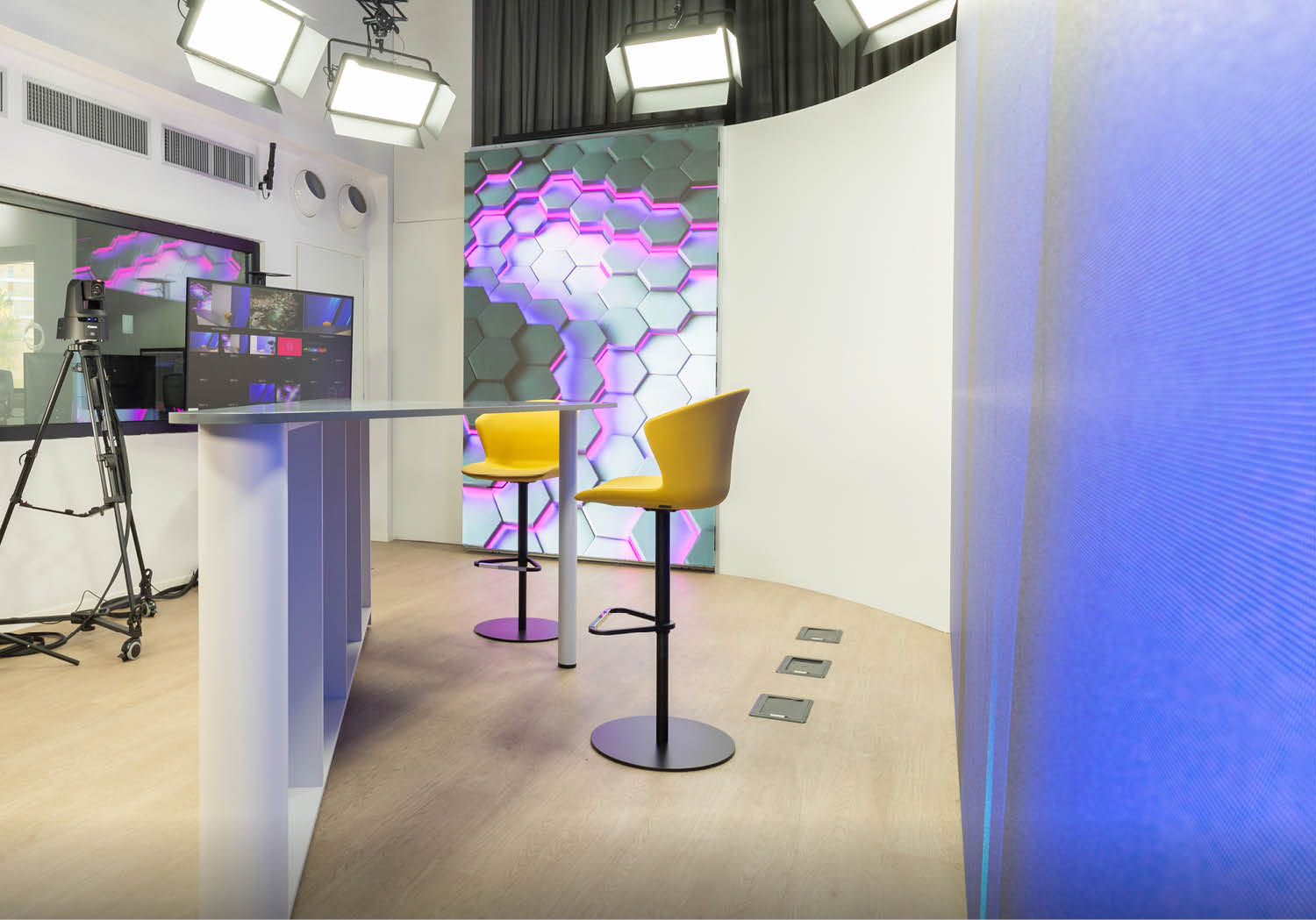 Touchwindow - THE FUTURE IS… LED: DISPLAY SYSTEMS FOR DIGITAL ENVIRONMENTS