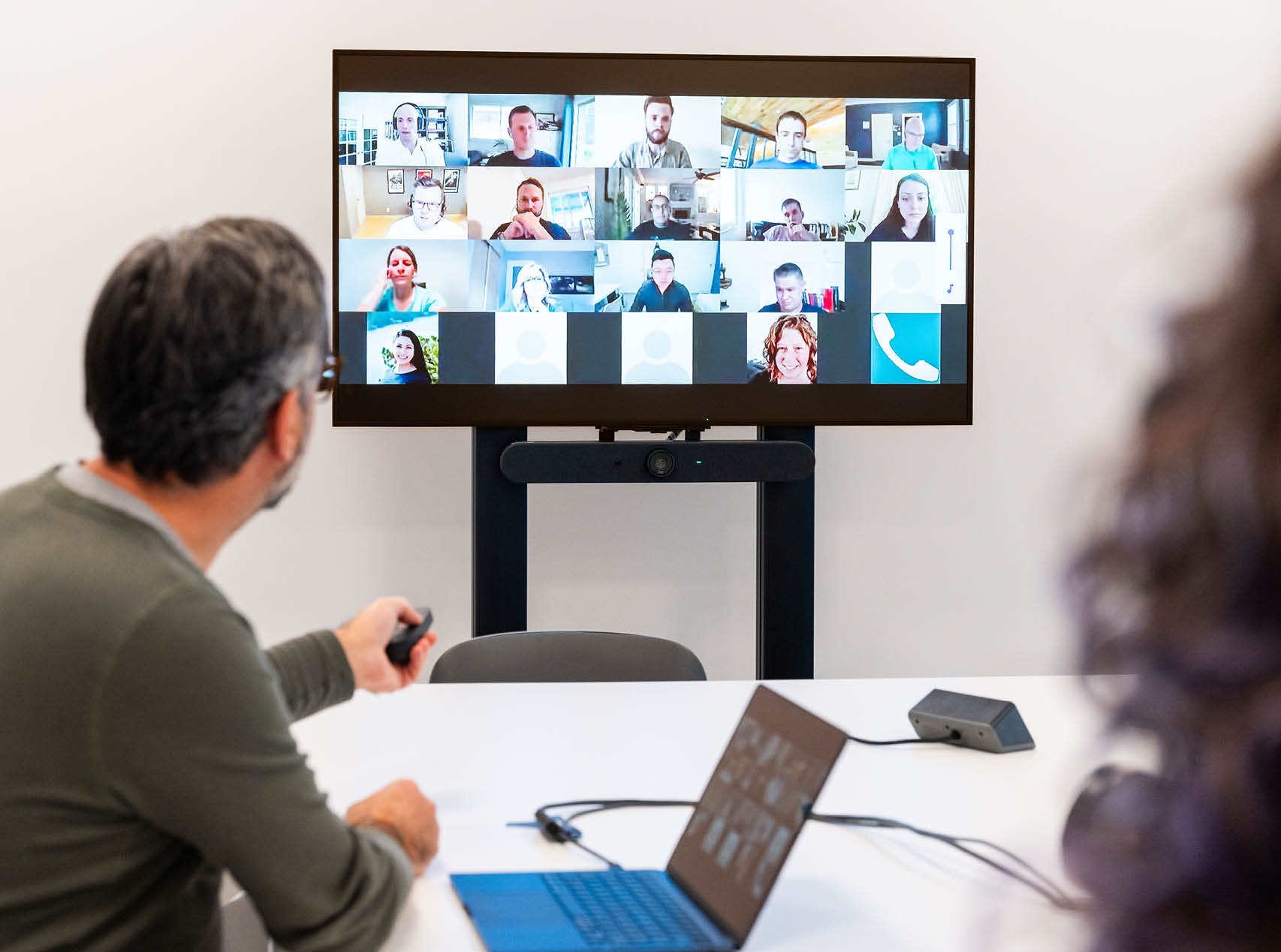 Touchwindow - Hardware, audiovisual solutions, and automation systems driving digital innovation.
