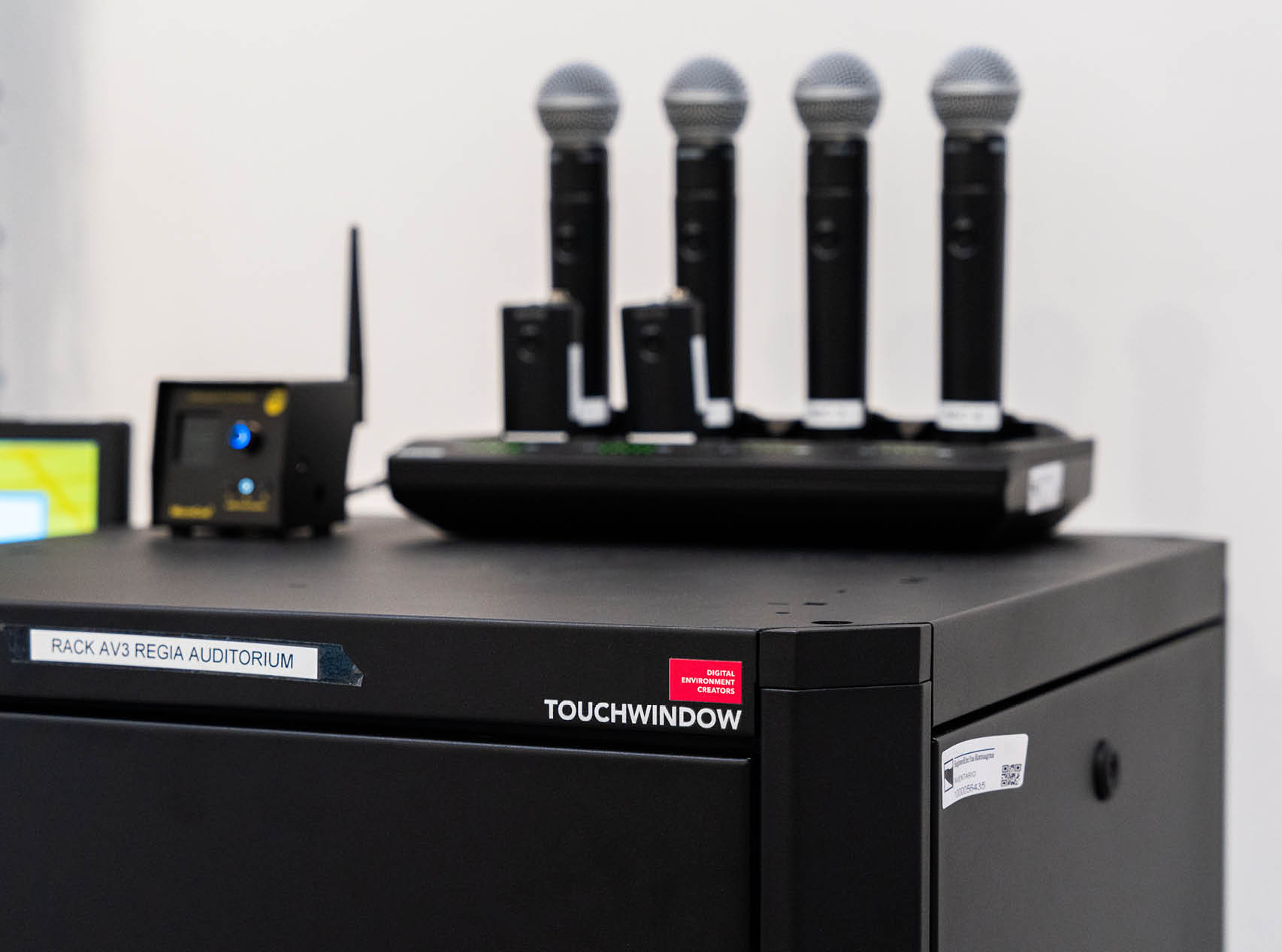 Touchwindow - Hardware, audiovisual solutions, and automation systems driving digital innovation.