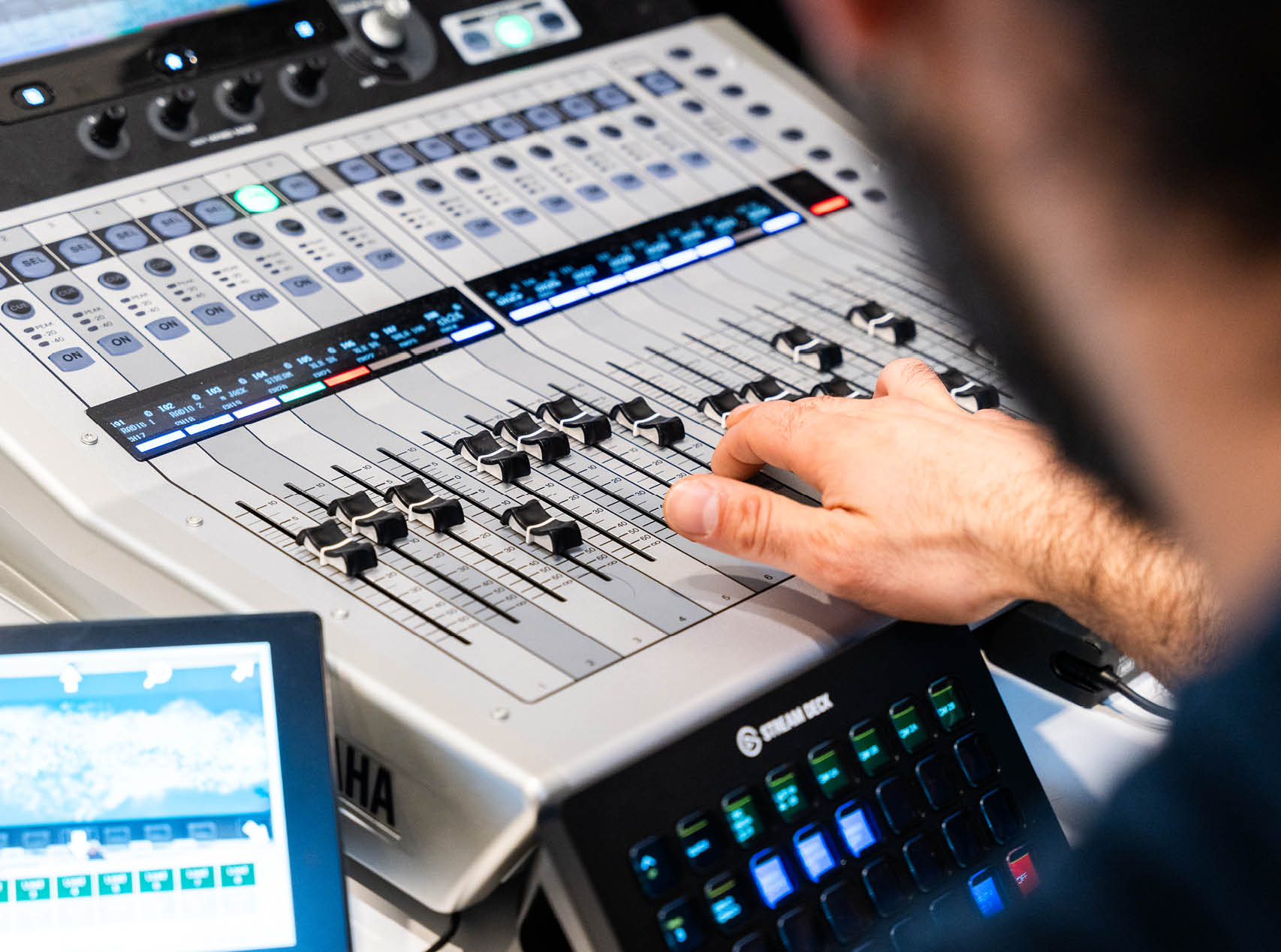 Touchwindow - Hardware, audiovisual solutions, and automation systems driving digital innovation.
