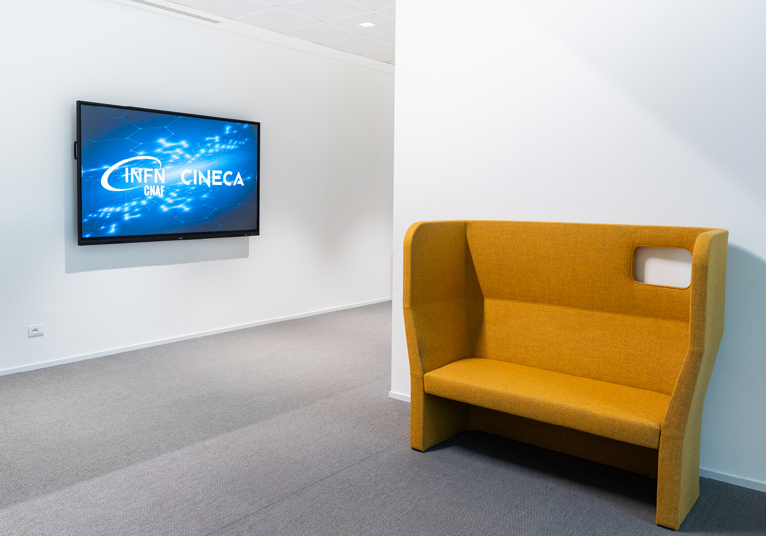 Touchwindow - Allestimento Multimediale Interattivo per CINECA: tecnologie immersive e innovazione