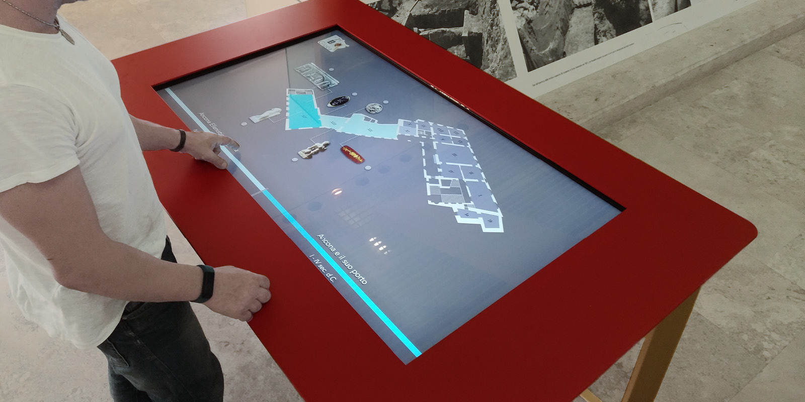 Touchwindow - The Museum experience becomes interactive!