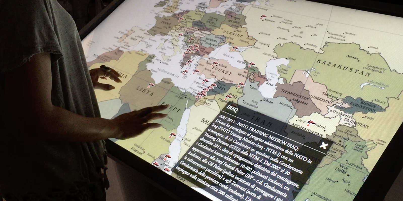 Touchwindow - An interactive thematic pathway for recounting the history of Italy