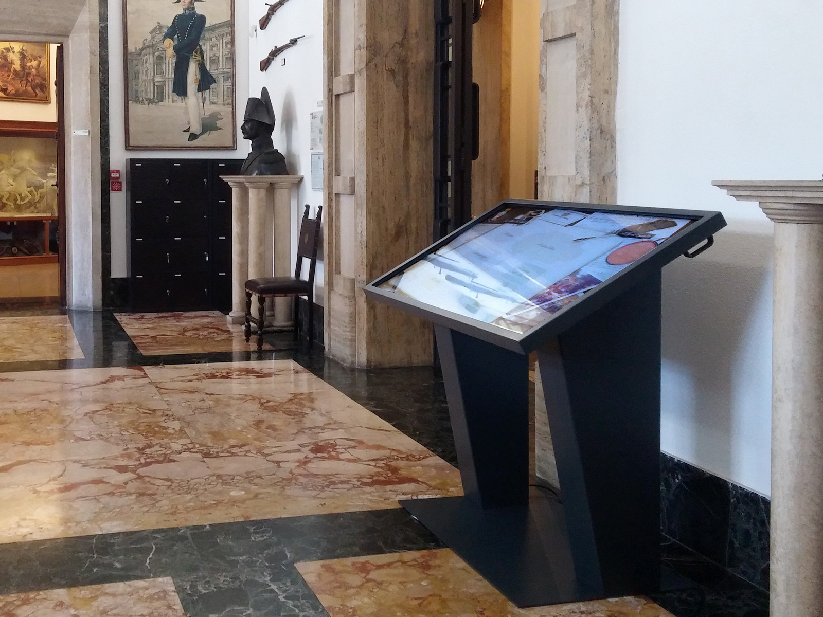 Touchwindow - An interactive thematic pathway for recounting the history of Italy