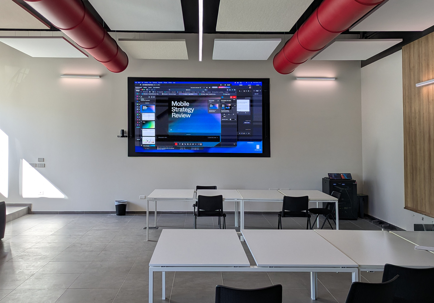 Touchwindow - Digital Workspace integrati per due sale polivalenti