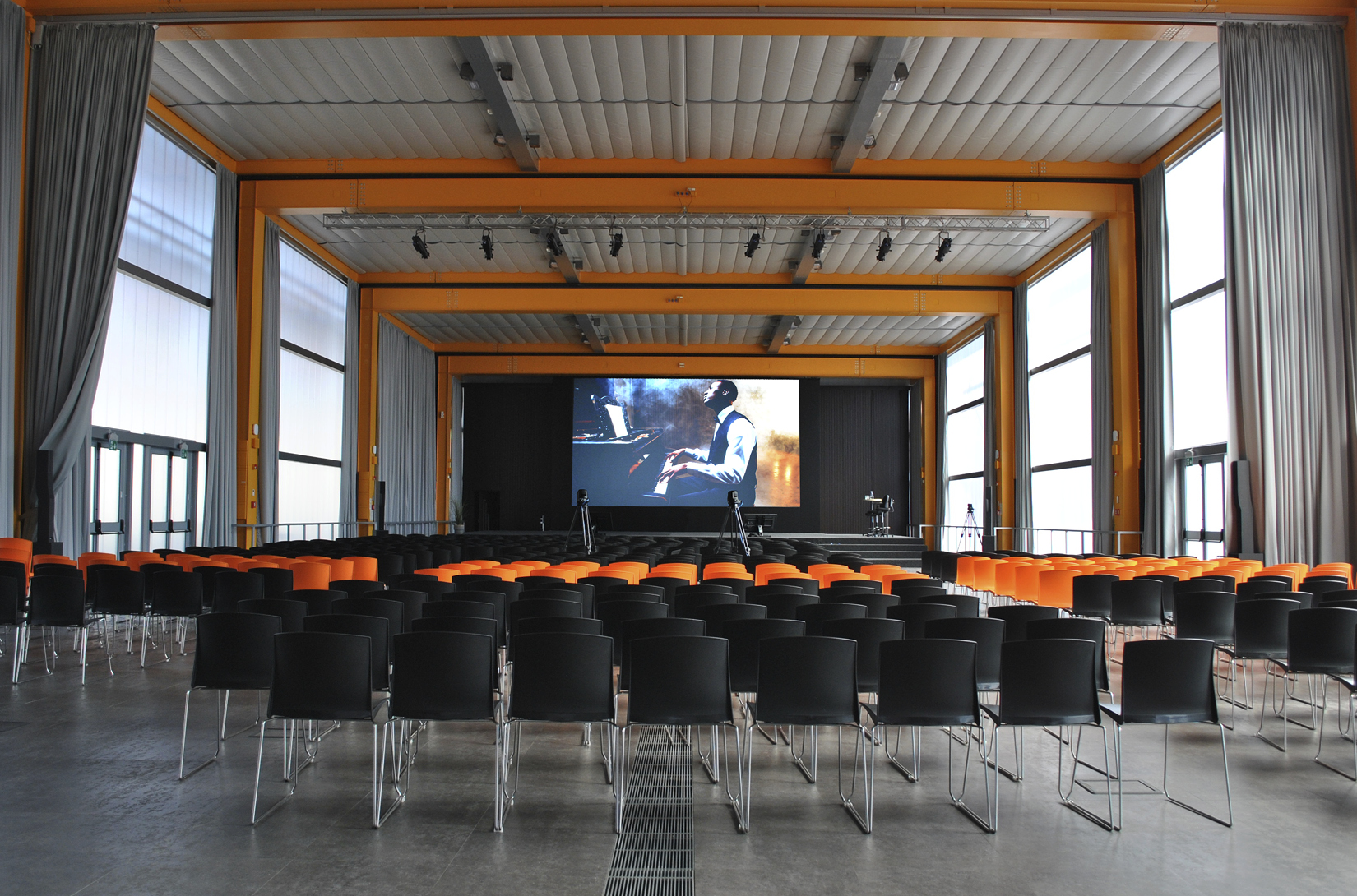 Touchwindow - A historic building becames an Auditorium