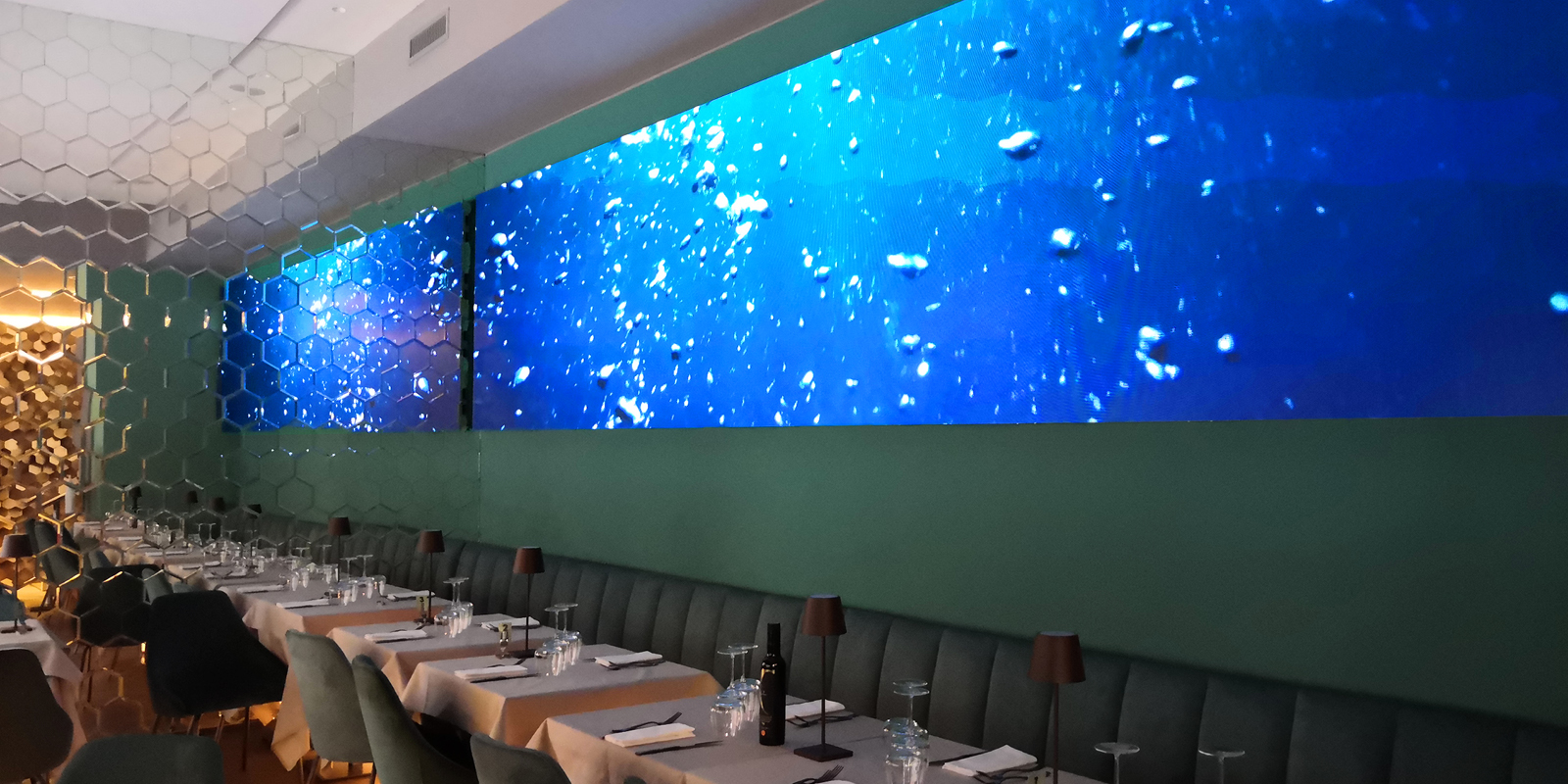 Touchwindow - Blu Food, an immersive gastronomic experience in the center of Milan