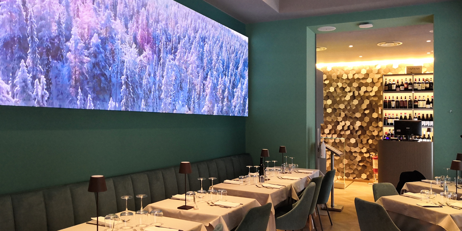 Touchwindow - Blu Food, an immersive gastronomic experience in the center of Milan