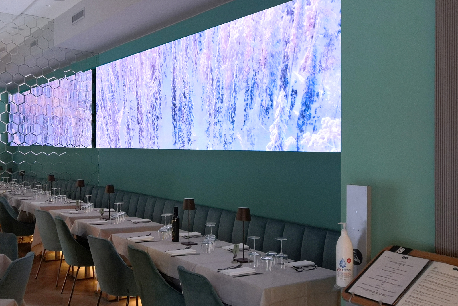 Touchwindow - Blu Food, an immersive gastronomic experience in the center of Milan